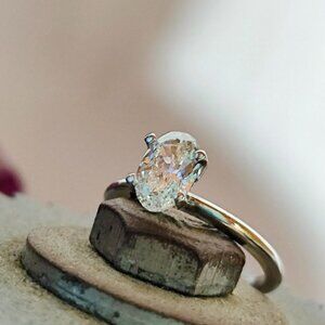 Engagement ring. 14K White gold ring with 1.00ct' Laboratory diamond.